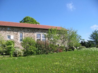 Gite situé en plaine nature dans une ancienne ferme typique du PILAT et entièrement rénovée.