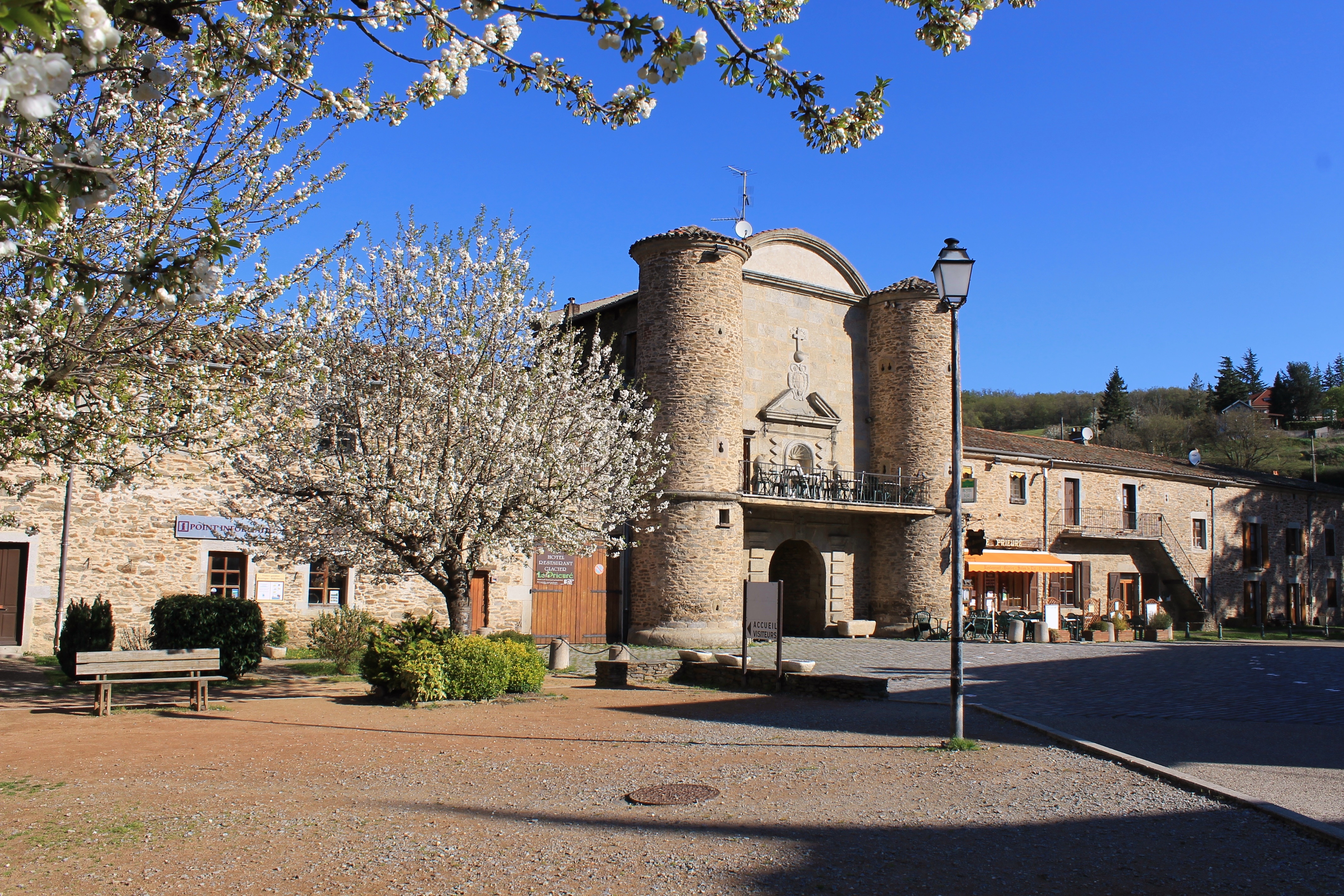 Facade village de St Croix