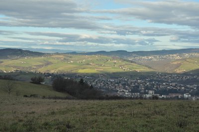 Vue sur Saint-Chamond et les monts du Lyonnais depuis Charmaux